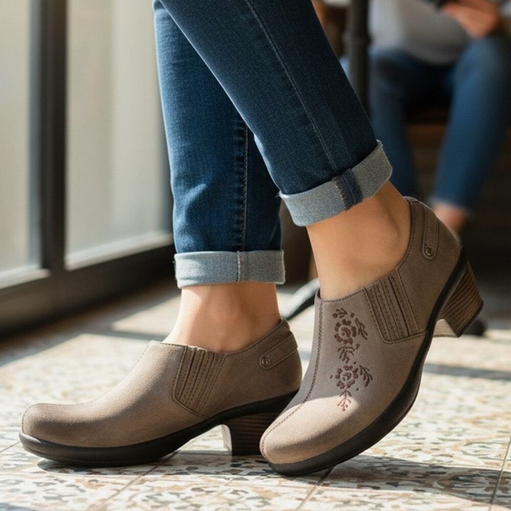 Klogs Non Slip Clogs Size 7.5 M Brown Leather Upper Embroidered Floral Comfort